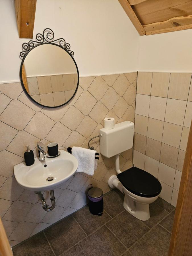 Koca Na Talezu Inn